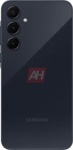 Samsung Galaxy A55 v černé barvě na tiskovém snímku