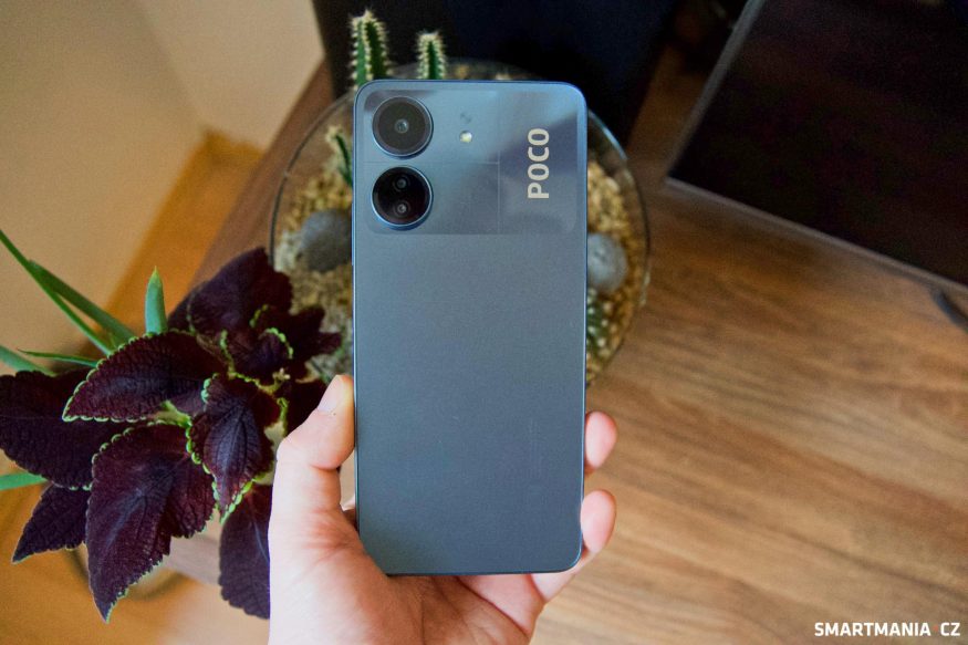 Chytrý telefon Poco C65 v modré barvě Chytrý telefon Poco C65 v modré barvě