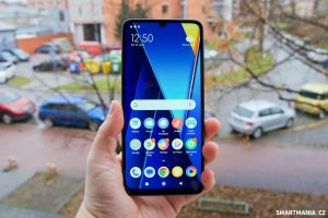 Chytrý telefon Poco C65 v modré barvě
