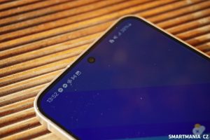 Samsung Galaxy S24 a detail selfie kamery