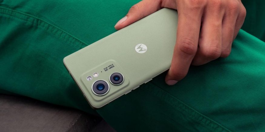 Smartphone Motorola Edge 40 v zelené barvě
