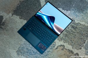 Víko notebooku Asus Zenbook 14 OLED UX3405 a maximální možný úhel otevření