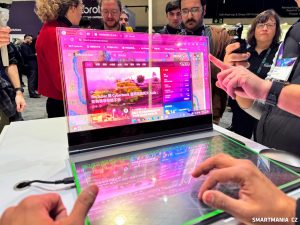Koncept transparentního notebooku Lenovo