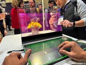 Koncept transparentního notebooku Lenovo