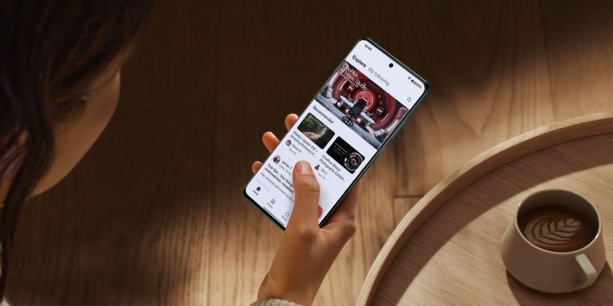 Chytrý telefon OnePlus 12 na propagačním snímku