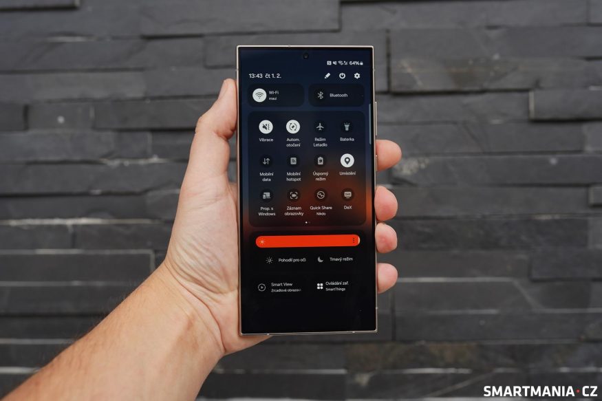 Samsung Galaxy S24 Ultra má skvělou čitelnost displeje s minimem odlesků