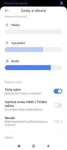 Ukázka notifikací v HyperOS