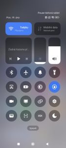 Notifikace jsou rozdělené na oznámení a přepínače