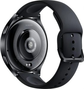 Xiaomi Watch 2 ve stříbrné barvě na tiskovém snímku