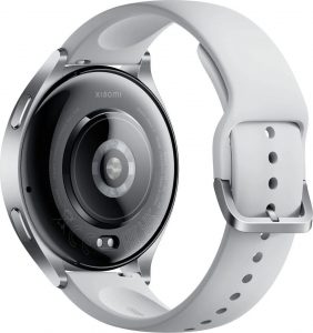 Xiaomi Watch 2 v bílé barvě na tiskovém snímku