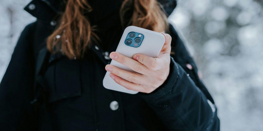 Chytrý telefon Apple iPhone na stylizovaném snímku
