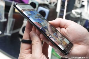 Koncepce rolovacího telefonu Tecno Phantom Ultimate