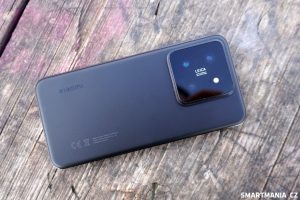 Povrch Xiaomi 14 je příjemný do ruky a neklouže