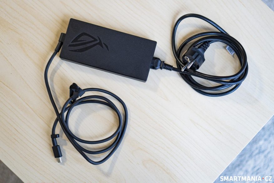Asus ROG Zephyrus G16 a napájecí zdroj