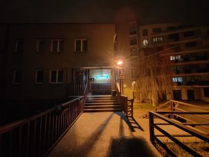 Širokoúhlý fotoaparát Realme 12 Pro – noční režim