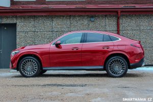 Mercedes-Benz GLC 300de kupé ze strany
