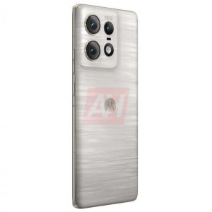 Motorola Edge 50 Pro v bílé barvě