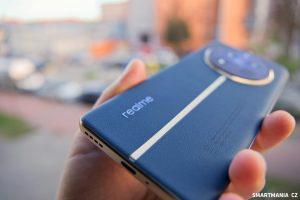 Chytrý telefon Realme 12 Pro 5G v modré barvě