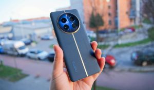 Chytrý telefon Realme 12 Pro 5G v modré barvě