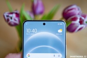 Selfie kamera bohužel nedisponuje automatickým ostřením