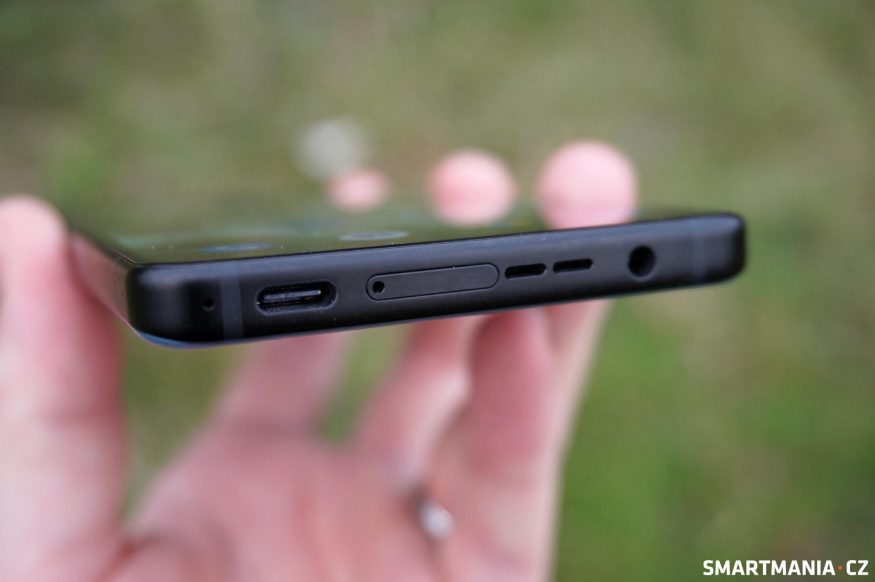 USB-C na straně a, považte, sluchátkový jack! USB-C na straně a, považte, sluchátkový jack!