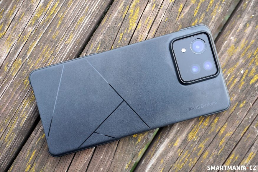 asus zenfone 11 ultra recenze Možnost schovat modrou jsem vlastně uvítal