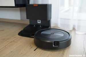 iRobot Combo j5+ u dokovací stanice