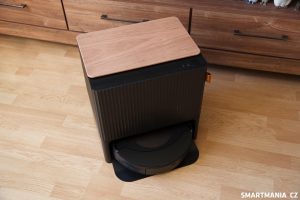 iRobot Roomba Combo j9+ v dokovací stanici