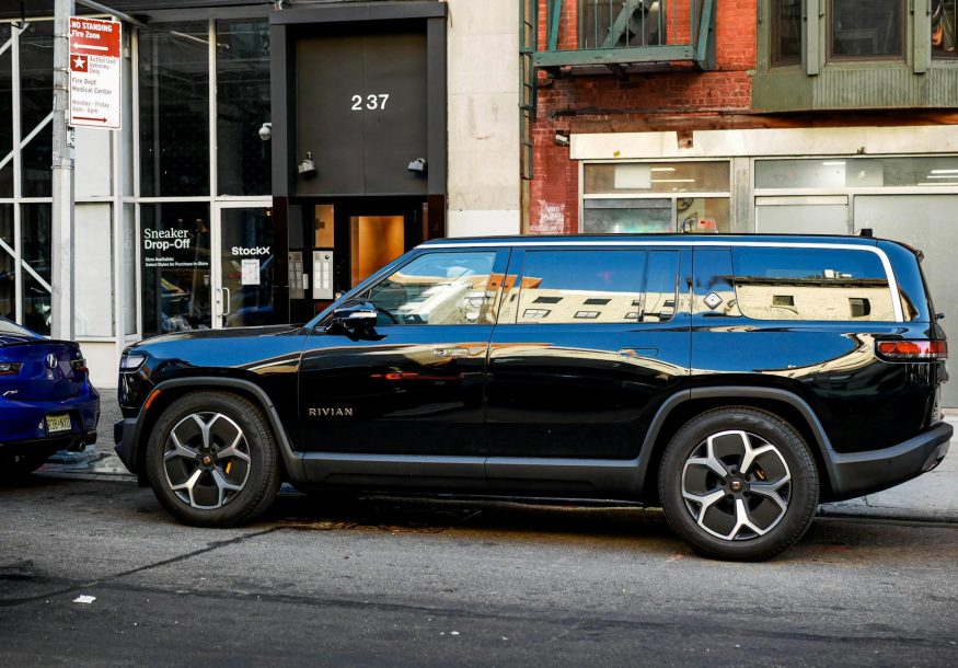 Rivian R1S