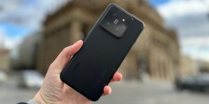 Chytrý telefon Xiaomi 14 v černé barvě