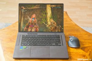 Hra Horizon Forbidden West na notebooku Asus ROG Zephyrus G16