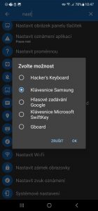 Do modrého bloku Akce zvolte možnost Nastavit výchozí klávesnici a vyberte Klávesnici Samsung