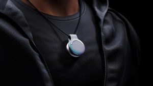 Limitless AI Pendant na krku