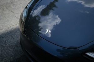 černá Tesla Model 3