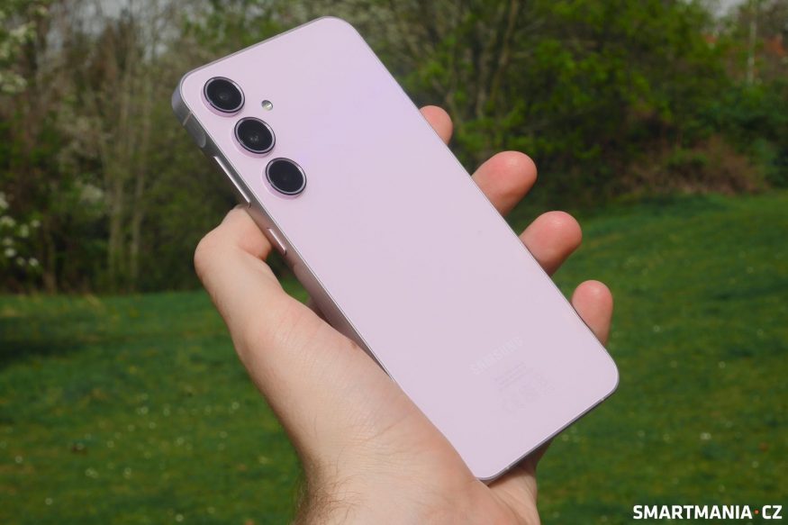 Samsung Galaxy A55 ze všech stran