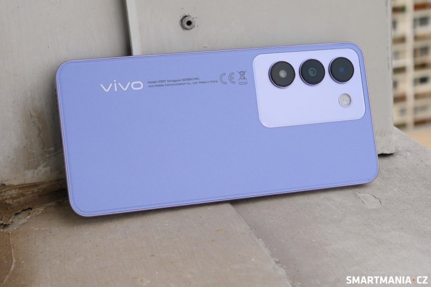 Vivo V40 SE venku