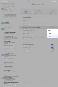 Displej velký jak letiště, ale víc, než tři ikonky notifikací se na něj nevejdou