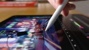 Apple Pencil Pro na propagačním snímku