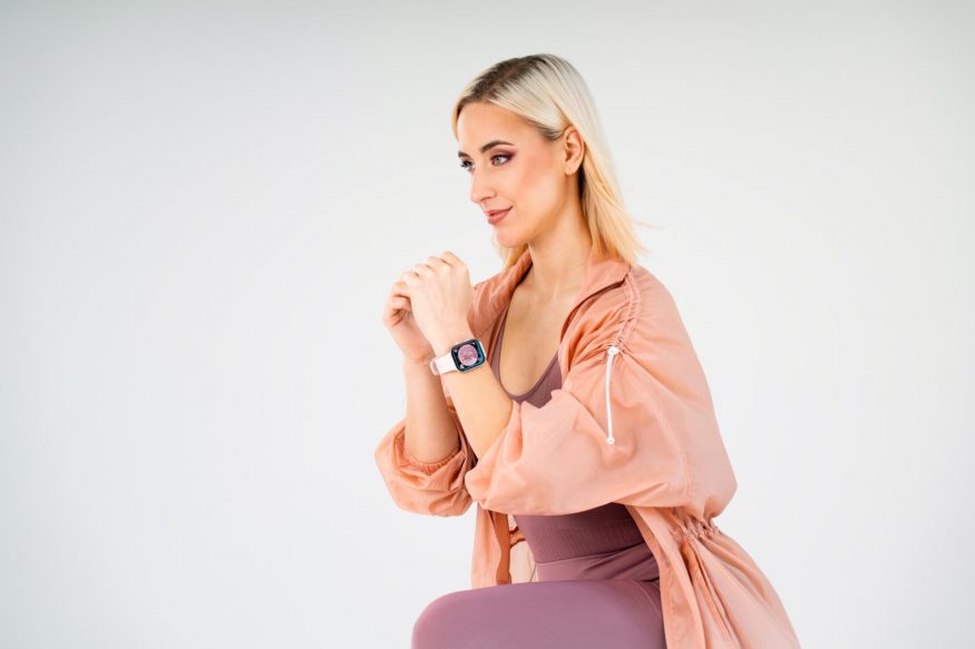 Nutriční koučka Andy Štěch s hodinkami Huawei Watch Fit 3