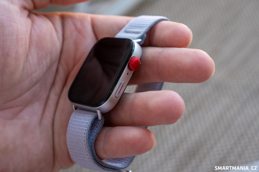 Červená korunka u Huawei Watch Fit 3 je poměrně výrazná Červená korunka u Huawei Watch Fit 3 je poměrně výrazná