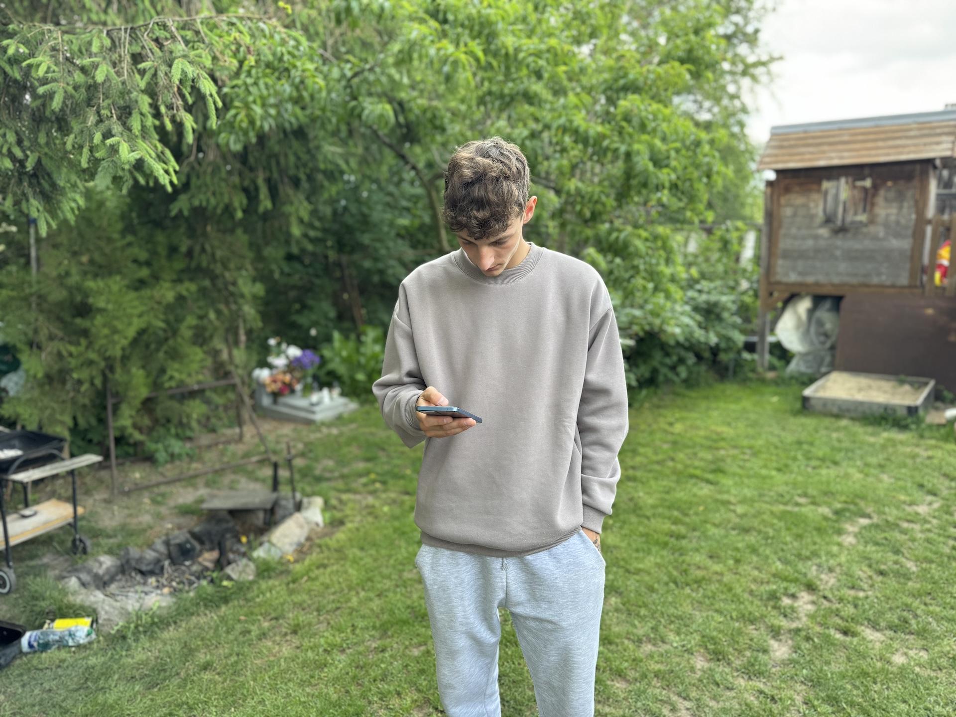 iPhone 15 Pro Max (portrét, 24 mm)