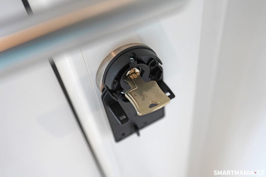 Klíč vložený v prostupové vložce Klíč vložený v prostupové vložce