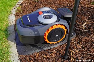Segway Navimow i108e v dobíjecí stanici