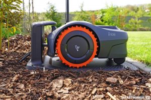 Segway Navimow i108e v dobíjecí stanici