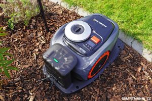 Segway Navimow i108e v dobíjecí stanici