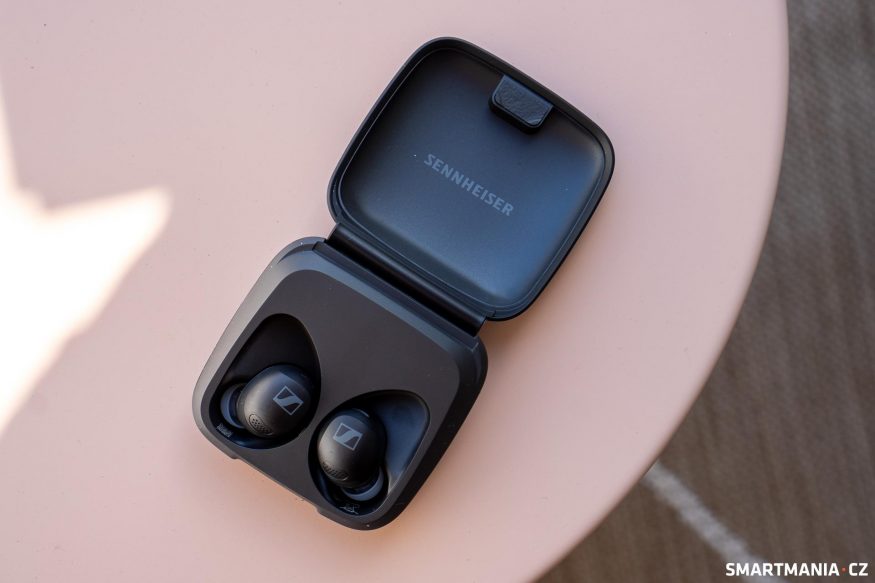 Sennheiser Momentum Sport a dobíjecí krabička