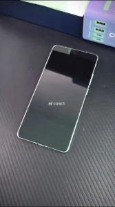 Smartphone Vivo X100s na fotografii
