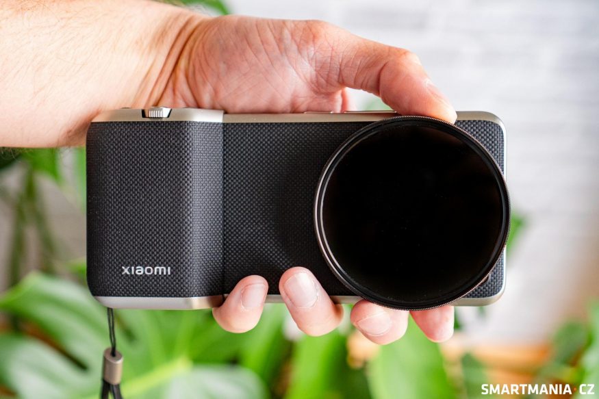 Xiaomi 14 Ultra s nasazeným ND filtrem