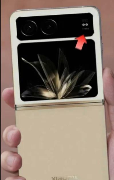 Uniklý snímek smartphonu Xiaomi Mix Flip Uniklý snímek smartphonu Xiaomi Mix Flip