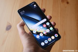 Smartphone Poco F6 v bílé barvě